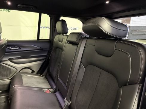 Used 2024 Jeep Grand Cherokee Altitude image 7