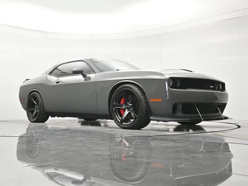 Used 2017 Dodge Challenger SRT Hellcat RWD image 39