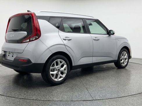 Used 2025 Kia Soul LX w/ LX Technology Package FWD image 9