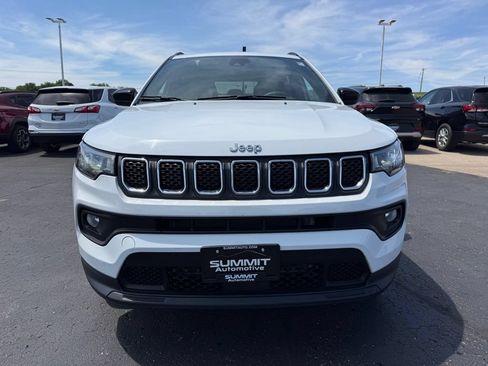 Used 2024 Jeep Compass Latitude AWD/4WD image 23