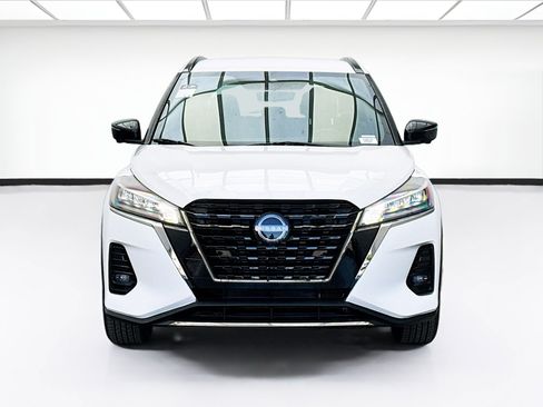 Used 2023 Nissan Kicks SR w/ Interior Electronics Package FWD image 2
