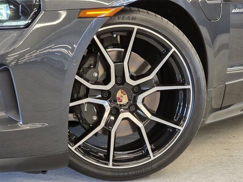 New 2025 Porsche Taycan image 25