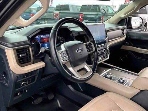 Used 2022 Ford Expedition Limited image 14