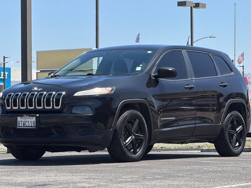 Used 2015 Jeep Cherokee Sport FWD image 10