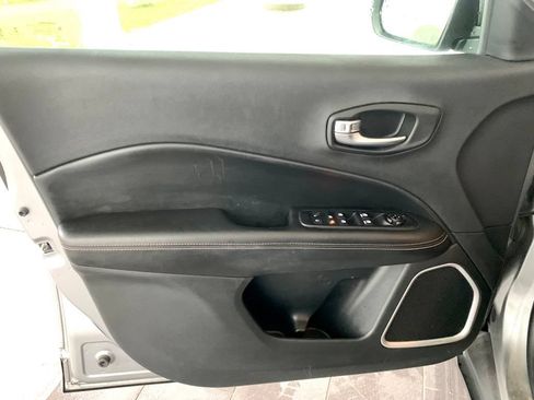 Used 2019 Jeep Compass Latitude w/ Popular Equipment Group AWD/4WD image 10