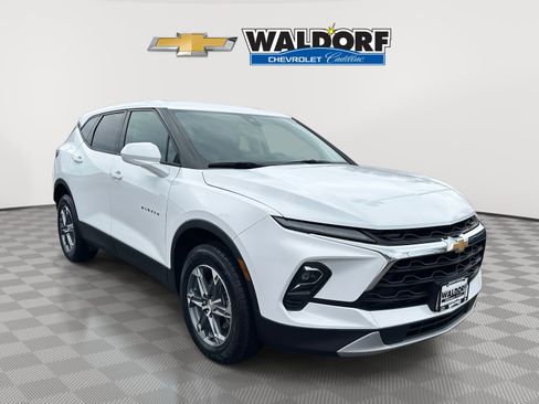 Used 2025 Chevrolet Blazer LT AWD/4WD image 1