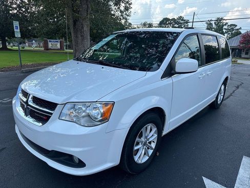 Used 2019 Dodge Grand Caravan SXT FWD image 2