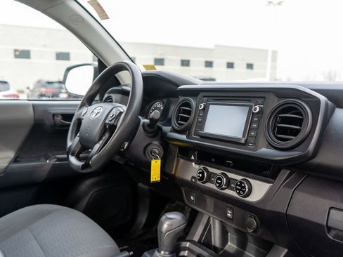 Used 2018 Toyota Tacoma SR image 11