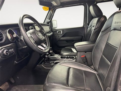 Used 2018 Jeep Wrangler Unlimited Sahara image 7