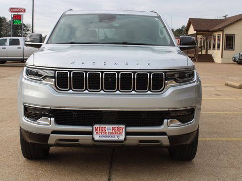 Used 2023 Jeep Wagoneer Series II w/ Convenience Group I image 3