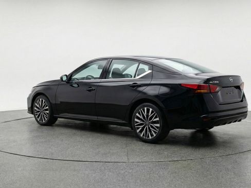 Used 2025 Nissan Altima 2.5 SV FWD image 6