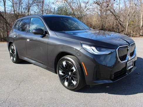 Used 2025 BMW X3 xDrive30i w/ Premium Package image 2