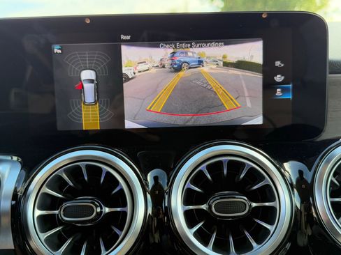 Used 2023 Mercedes-Benz EQB 300 4MATIC image 31