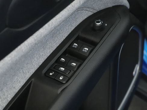 Used 2022 Jeep Compass Latitude w/ Sun and Sound Group AWD/4WD image 7