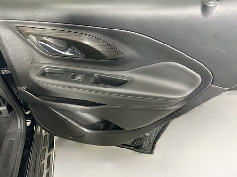 Used 2023 GMC Terrain SLE w/ Driver Convenience Package image 28