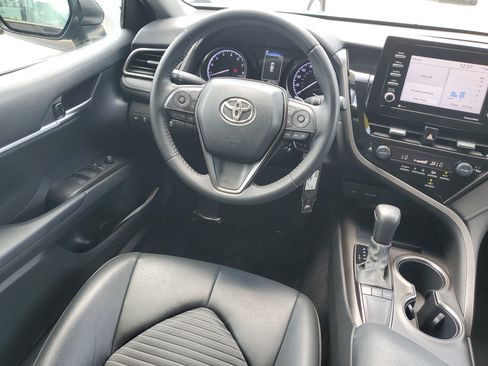Used 2022 Toyota Camry SE FWD image 14