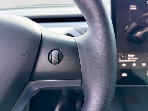 Used 2023 Tesla Model Y Performance image 14