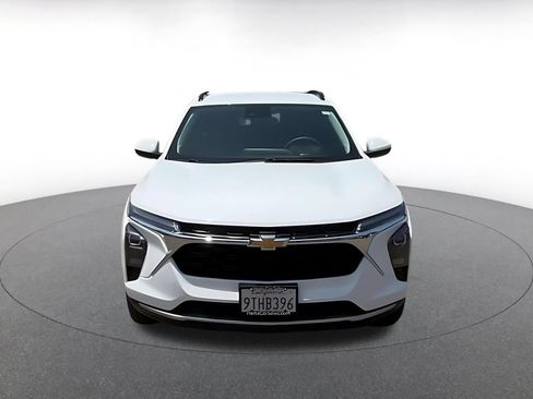 Used 2025 Chevrolet Trax LT FWD image 7