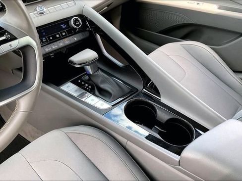 Used 2023 Hyundai Elantra SEL w/ Convenience Package image 13