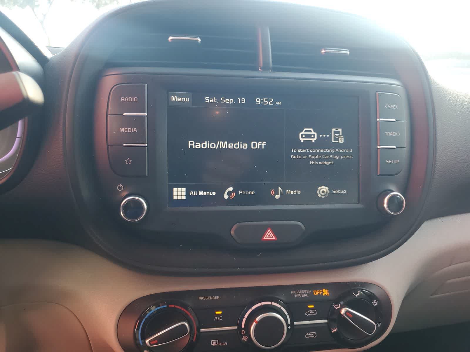 Used 2025 Kia Soul LX w/ LX Technology Package FWD image 15