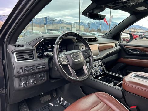 Used 2023 GMC Yukon XL Denali Ultimate image 10