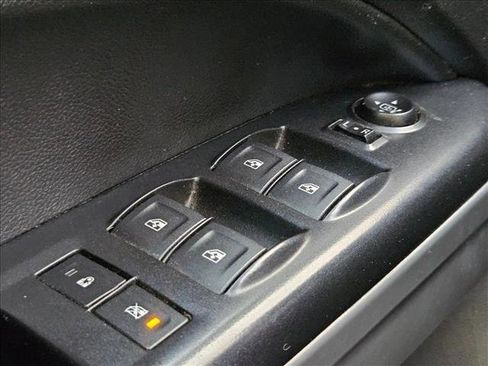 Used 2018 Chevrolet Colorado LT w/ LT Convenience Package RWD image 16