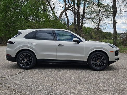 Certified 2024 Porsche Cayenne AWD/4WD image 8
