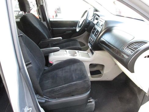 Used 2013 Dodge Grand Caravan SXT image 26