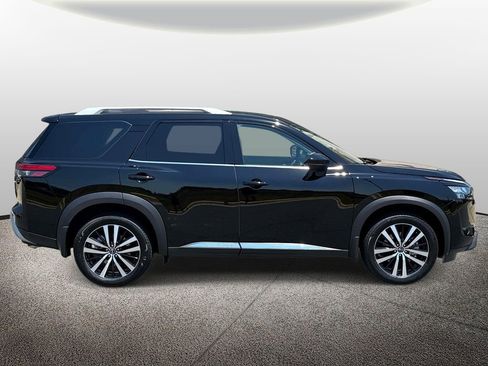 Used 2025 Nissan Pathfinder Platinum AWD/4WD image 4