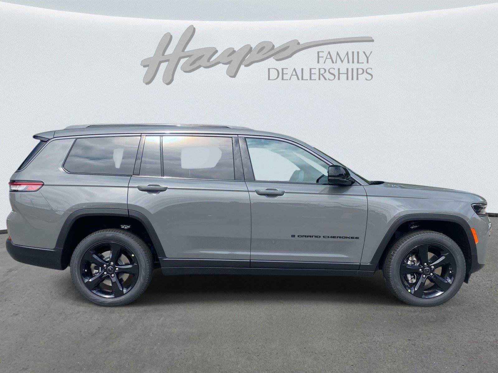New 2027 Jeep Grand Cherokee Limited AWD/4WD image 3