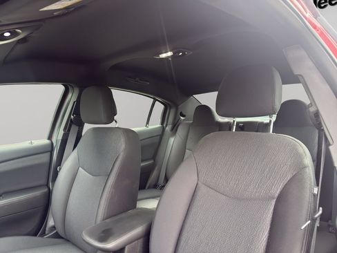 Used 2013 Chrysler 200 Touring FWD image 4
