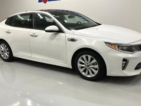 Used 2018 Kia Optima S w/ Panoramic Sunroof Package FWD image 10