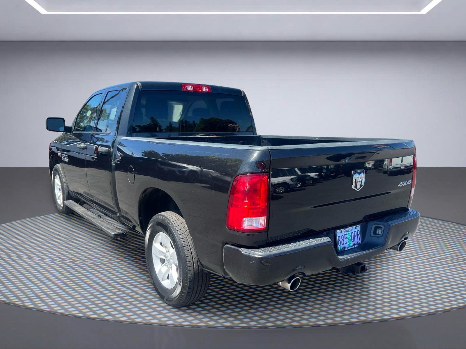 Used 2017 RAM 1500 Express AWD/4WD image 4