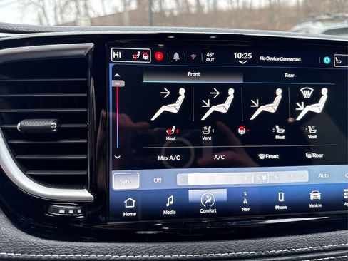 Used 2024 Chrysler Pacifica Limited w/ S Appearance Package image 33