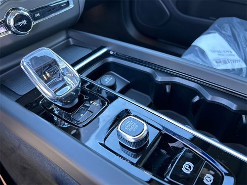 New 2026 Volvo XC60 B5 Ultra w/ Protection Package Premier image 19