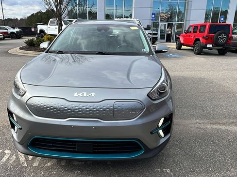 Used 2022 Kia Niro EX w/ Cold Weather Package image 3
