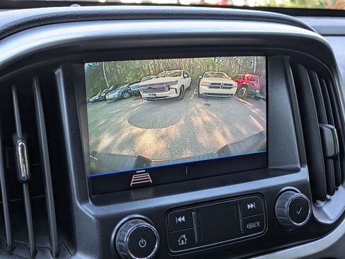 Used 2022 Chevrolet Colorado LT w/ Fleet Safety Package image 21