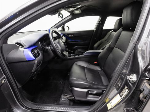 Certified 2020 Toyota C-HR XLE image 4