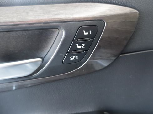 Used 2023 Toyota Highlander Limited image 6