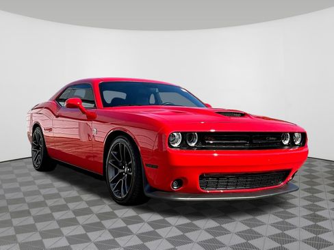 Used 2022 Dodge Challenger R/T Scat Pack w/ Plus Package RWD image 2