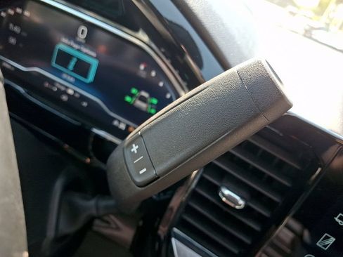 Used 2023 Chevrolet Silverado 1500 LT AWD/4WD image 14