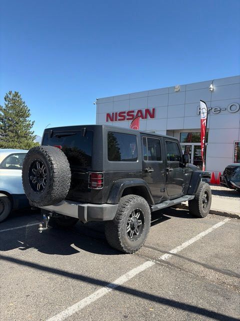 Used 2015 Jeep Wrangler Unlimited Sahara w/ Connectivity Group AWD/4WD image 13