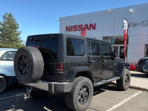Used 2015 Jeep Wrangler Unlimited Sahara w/ Connectivity Group AWD/4WD image 13