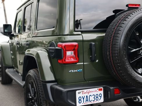 Used 2021 Jeep Wrangler Unlimited Sahara w/ Cold Weather Group AWD/4WD image 13