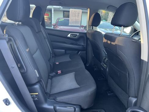 Used 2020 Nissan Pathfinder S image 11