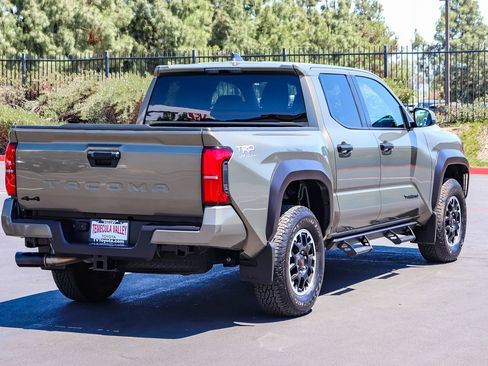 Certified 2025 Toyota Tacoma TRD Off-Road AWD/4WD image 7