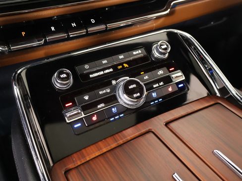 Used 2023 Lincoln Navigator Reserve AWD/4WD image 8