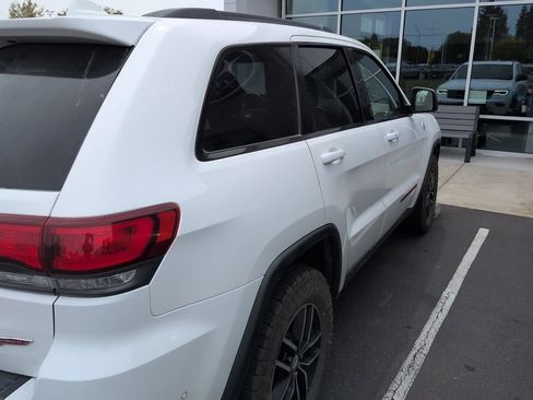Used 2018 Jeep Grand Cherokee Trailhawk w/ Trailhawk Luxury Group AWD/4WD image 4