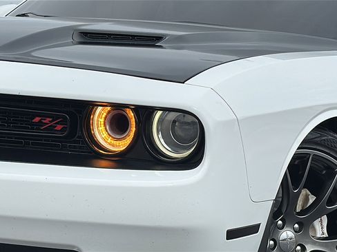 Used 2016 Dodge Challenger R/T Scat Pack w/ Leather Interior Group image 4
