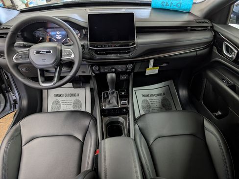 New 2026 Jeep Compass Limited image 18
